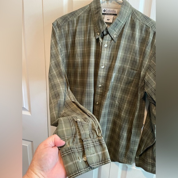 Columbia 💯% cotton Men’s Button down Green Plaid size M Medium - Picture 7 of 11